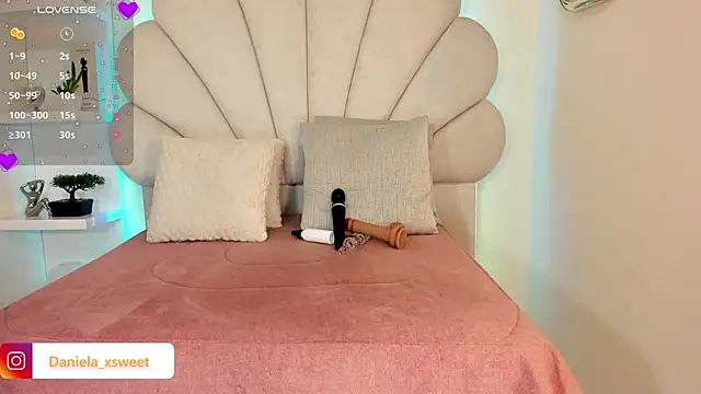 Danielaangelina online show from December 17, 2025, 6:41 am