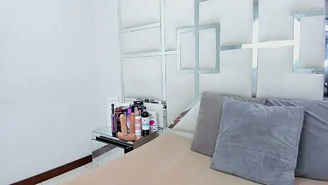 Snapshot of ZoeWan69 chatting on February 24, 2025, 12:59 pm ZoeWan69 online show from February 24, 2025, 12:59 pm