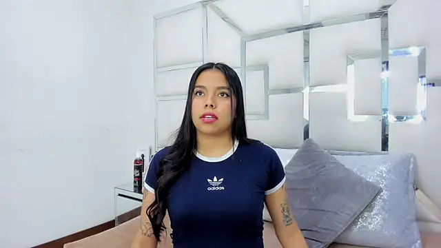 Snapshot of ZoeWan69 chatting on March 19, 2025, 11:17 am ZoeWan69 online show from March 19, 2025, 11:17 am