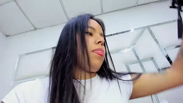 Snapshot of ZoeWan69 chatting on March 21, 2025, 11:12 am ZoeWan69 online show from March 21, 2025, 11:12 am