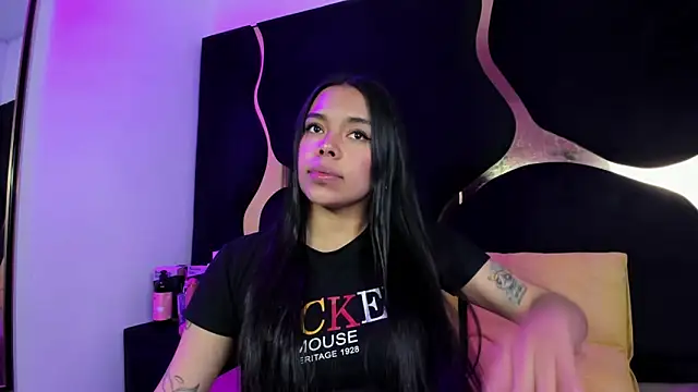 Snapshot of ZoeWan69 chatting on October 15, 2025, 12:05 pm ZoeWan69 online show from October 15, 2025, 12:05 pm