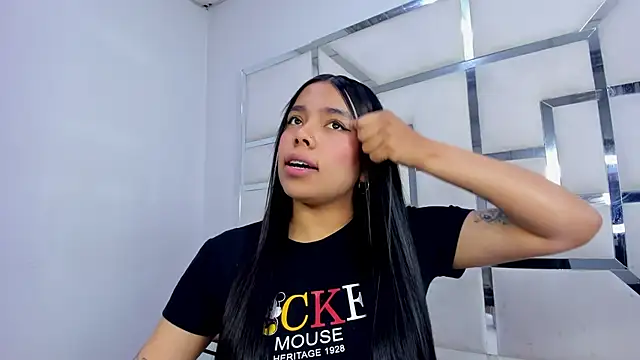 Snapshot of ZoeWan69 chatting on October 22, 2025, 11:32 am ZoeWan69 online show from October 22, 2025, 11:32 am