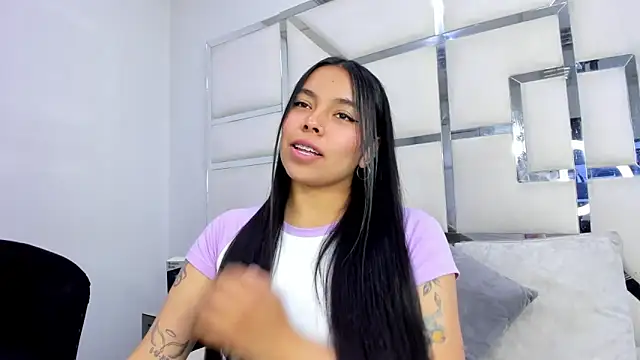 Snapshot of ZoeWan69 chatting on October 27, 2025, 12:53 pm ZoeWan69 online show from October 27, 2025, 12:53 pm