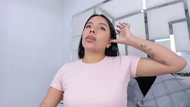 ZoeWan69 online show from January 19, 2026, 11:36 am