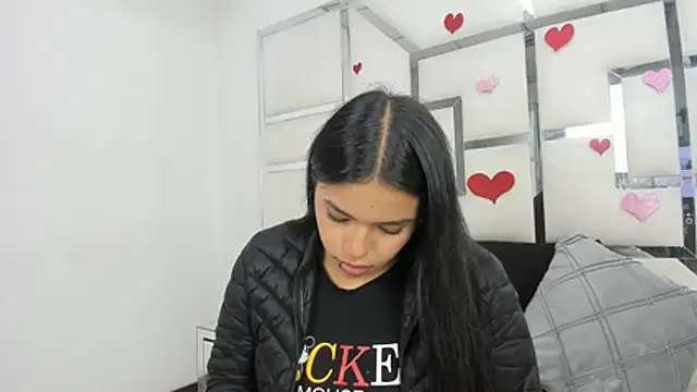 ZoeWan69 online show from February 14, 2026, 1:52 pm