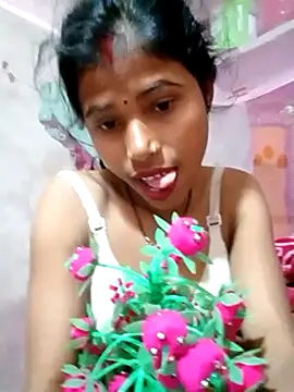 Miss triha online show from February 5, 2025, 8:04 pm