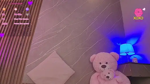 ariana jhonson1 online show from April 17, 2026, 12:19 pm