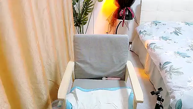 Snapshot of YIYI955 chatting on February 22, 2025, 6:17 am YIYI955 online show from February 22, 2025, 6:17 am