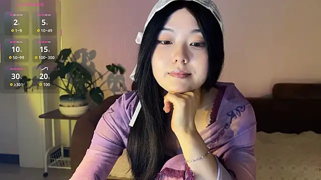 nanaliu6 online show from October 13, 2025, 1:11 pm