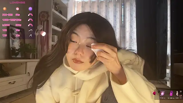 nanaliu6 online show from November 28, 2025, 2:14 am