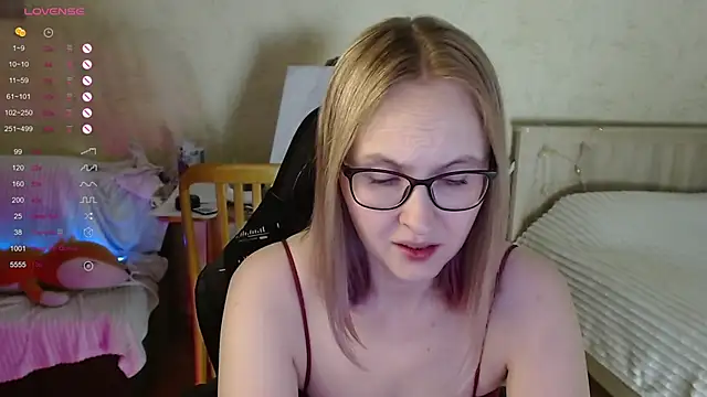 Agatha Mott online show from October 26, 2025, 3:01 am