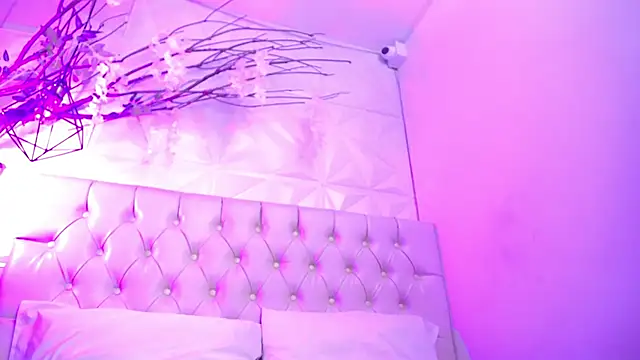 Pamela Rut  online show from November 18, 2025, 7:51 pm