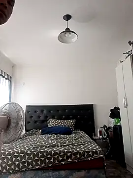 liamlara online show from February 21, 2025, 2:59 pm