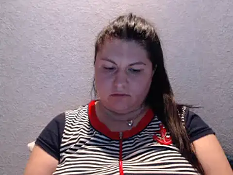 Snapshot of KiraSwee chatting on September 25, 2025, 4:43 pm KiraSwee online show from September 25, 2025, 4:43 pm