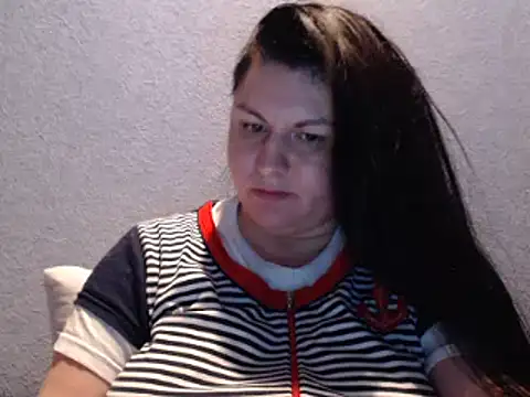 Snapshot of KiraSwee chatting on October 9, 2025, 5:33 pm KiraSwee online show from October 9, 2025, 5:33 pm