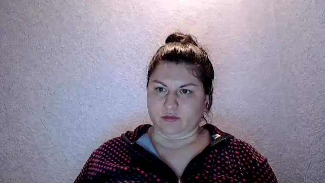 Snapshot of KiraSwee chatting on November 18, 2025, 6:56 pm KiraSwee online show from November 18, 2025, 6:56 pm