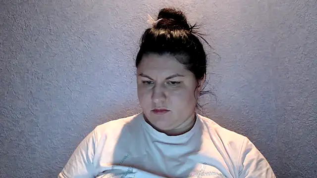 Snapshot of KiraSwee chatting on November 22, 2025, 7:35 pm KiraSwee online show from November 22, 2025, 7:35 pm