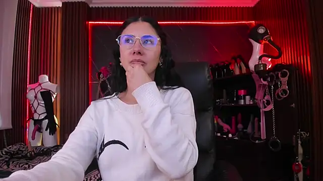 XiaQueen online show from October 18, 2025, 8:42 pm