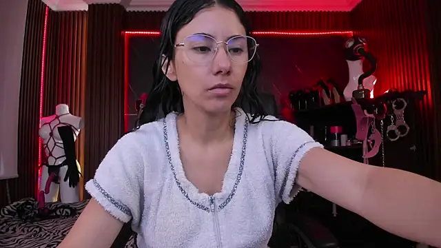 XiaQueen online show from October 23, 2025, 11:42 am