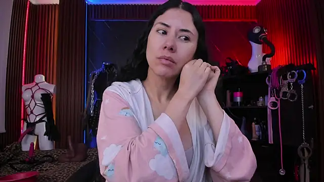 XiaQueen online show from January 17, 2026, 12:21 pm