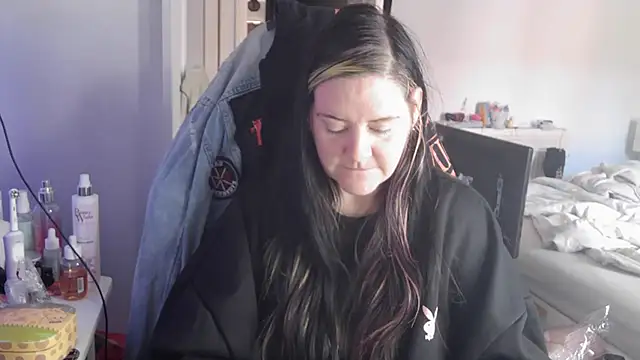 AureliaXOX online show from September 25, 2025, 9:24 am