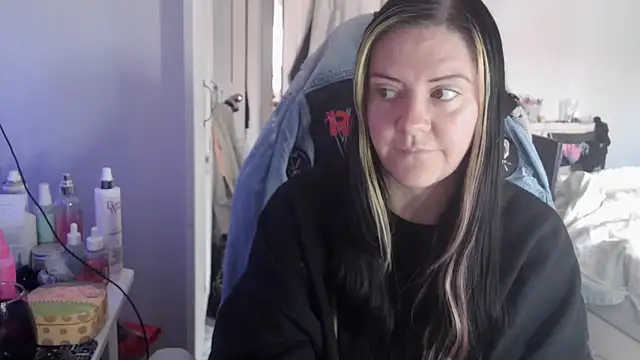 AureliaXOX online show from October 1, 2025, 9:15 am