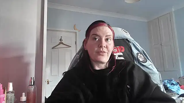 AureliaXOX online show from October 28, 2025, 1:58 pm