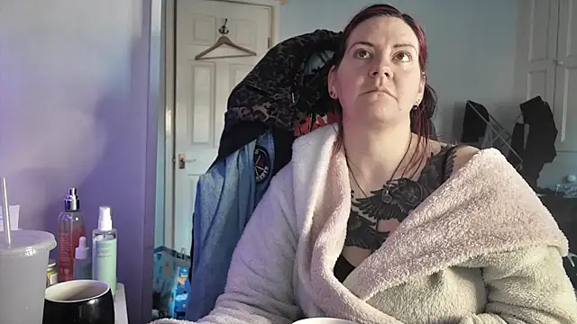 AureliaXOX online show from November 26, 2025, 9:43 am