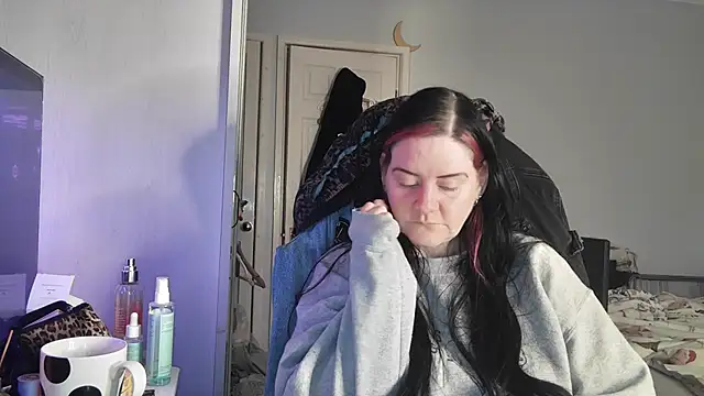 AureliaXOX online show from December 3, 2025, 12:58 pm