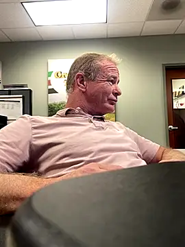 Snapshot of hintly chatting on December 4, 2025, 9:34 pm hintly online show from December 4, 2025, 9:34 pm