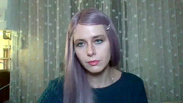 LuminousLady online show from February 28, 2025, 9:44 pm