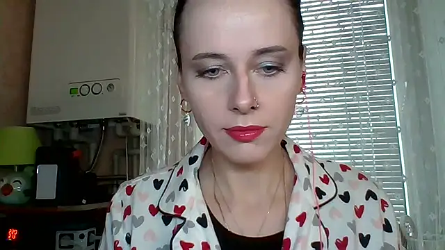 LuminousLady online show from November 9, 2025, 11:30 am