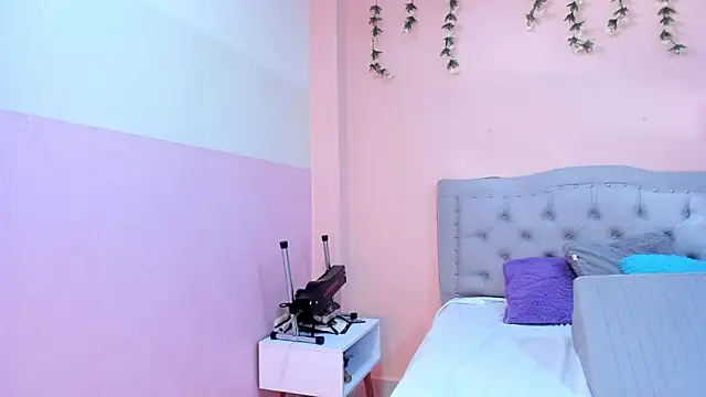 littletammy4u  online show from October 22, 2025, 12:27 pm