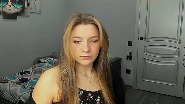 Snapshot of MollyMi0 chatting on February 6, 2025, 10:21 pm MollyMi0 online show from February 6, 2025, 10:21 pm