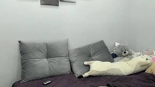 Snapshot of MollyMi0 chatting on February 13, 2025, 3:07 am MollyMi0 online show from February 13, 2025, 3:07 am