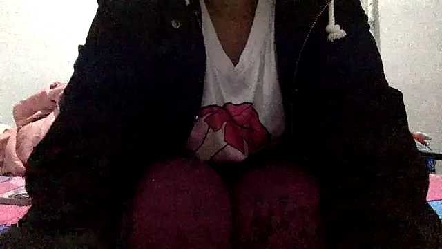 sharonlopez9611 online show from November 6, 2025, 3:18 am