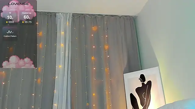 Mia Luw online show from March 19, 2025, 4:02 pm