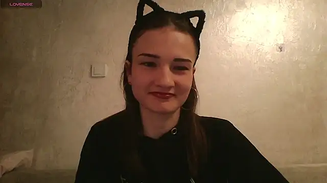 RoyalDessertt online show from March 13, 2025, 7:31 am