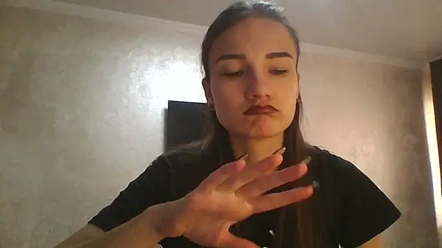 RoyalDessertt online show from November 7, 2025, 5:29 am