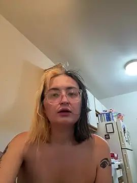 Snapshot of Stitch132 chatting on July 12, 2026, 6:54 pm Stitch132 online show from July 12, 2026, 6:54 pm