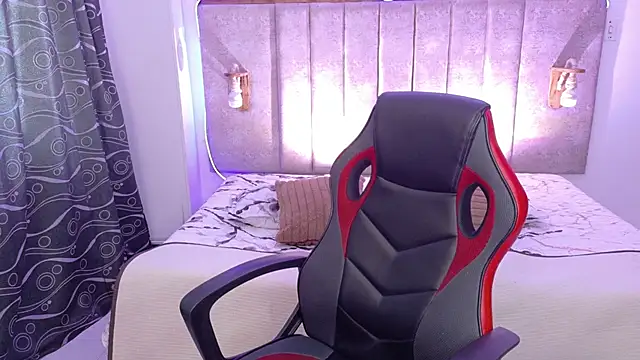 Alektra bryce online show from March 27, 2026, 7:35 pm