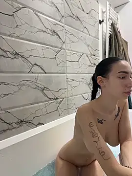 Celine Roxelle online show from March 6, 2026, 8:27 pm