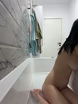 Celine Roxelle online show from March 19, 2026, 8:24 pm