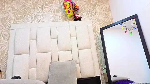 Snapshot of dafnnelewis chatting on February 9, 2026, 11:25 am dafnnelewis online show from February 9, 2026, 11:25 am