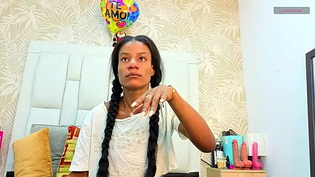 Snapshot of dafnnelewis chatting on April 8, 2026, 12:05 pm dafnnelewis online show from April 8, 2026, 12:05 pm