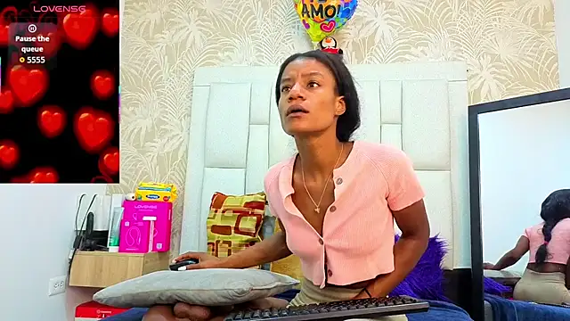 Snapshot of dafnnelewis chatting on April 11, 2026, 11:25 am dafnnelewis online show from April 11, 2026, 11:25 am