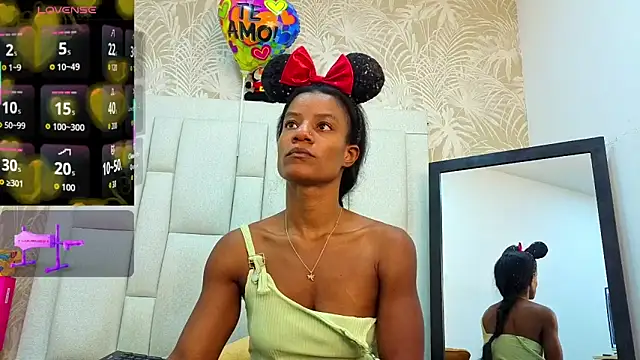 Snapshot of dafnnelewis chatting on April 13, 2026, 11:27 am dafnnelewis online show from April 13, 2026, 11:27 am