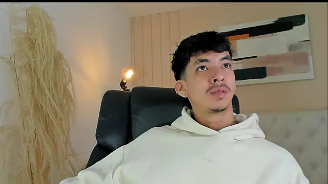 ISAAC CRYSTON online show from November 14, 2025, 8:29 pm