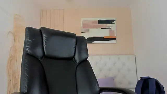 ISAAC CRYSTON online show from January 13, 2026, 8:14 pm