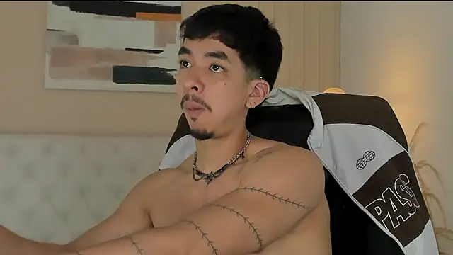 ISAAC CRYSTON online show from February 4, 2026, 8:47 pm